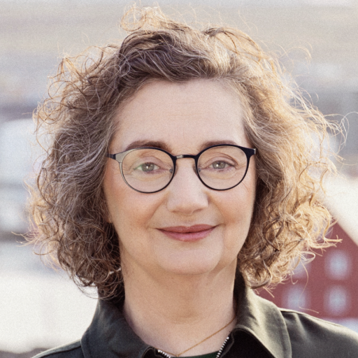 Nú er stundin at savnast um eina sterka tjóðskaparrødd