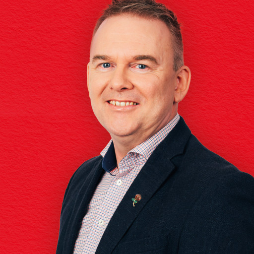 Breiðastu herðarnar mugu bera meira